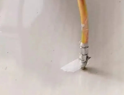 武穴瓷砖空鼓维修公司专业解答在瓷砖铺贴过程中，如果使用的砂料过粗（如全部使用了粗砂），可能会导致以下问题
